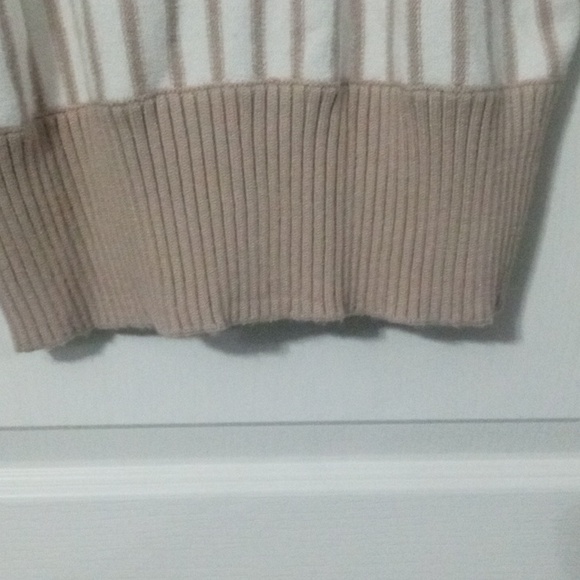 TAHARI SWEATER - Picture 9 of 10